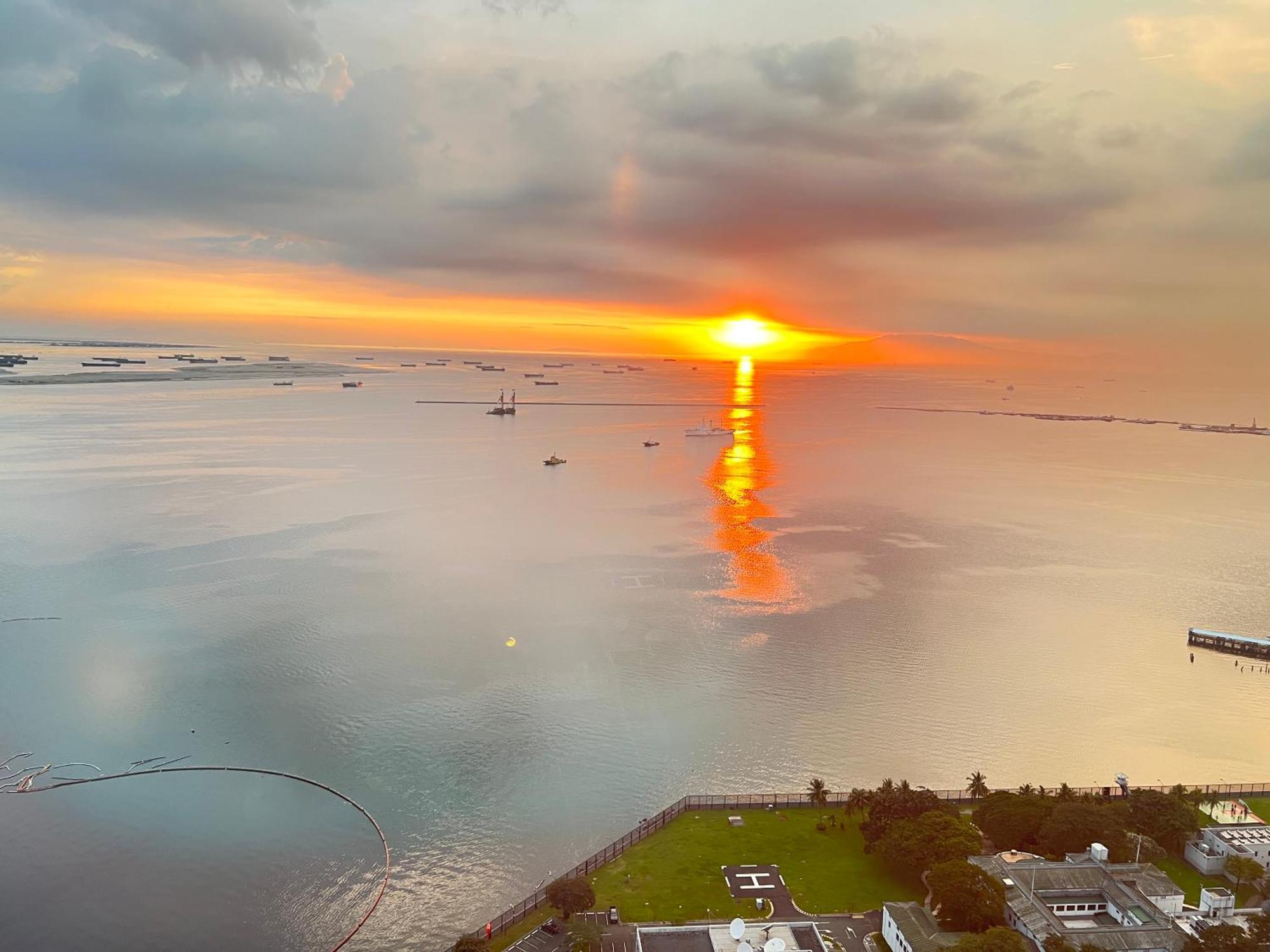 Dreamy Sunset Bay Aparthotel Manila Bagian luar foto